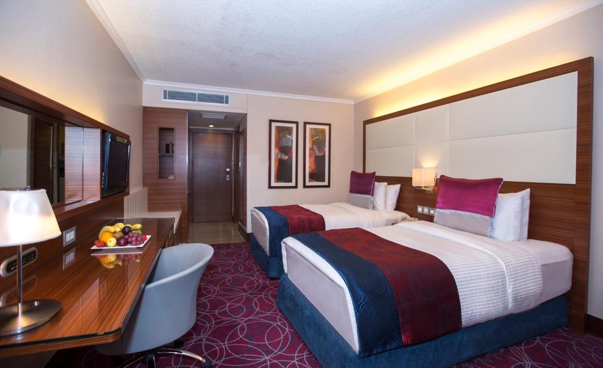 Отель Crowne Plaza Amman By Ihg Экстерьер фото
