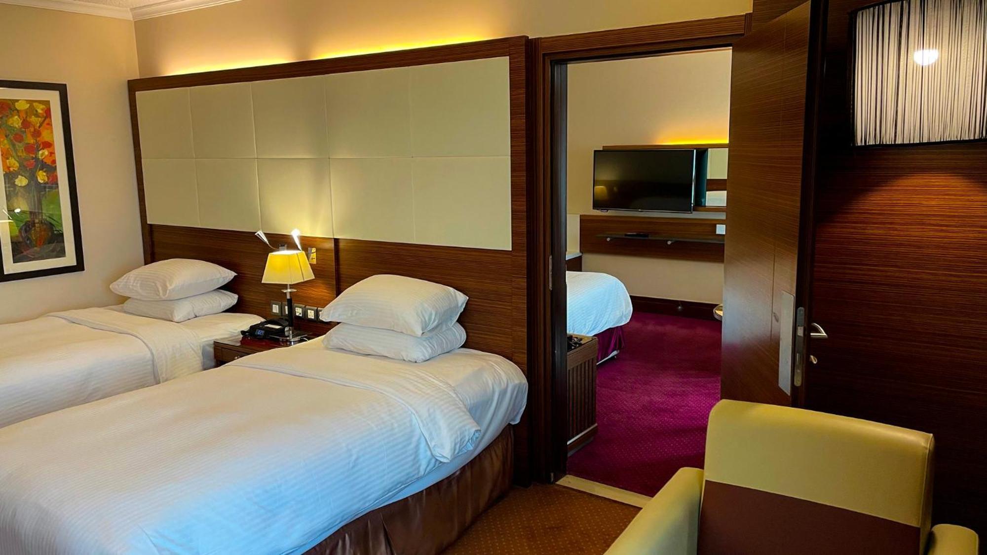 Отель Crowne Plaza Amman By Ihg Экстерьер фото