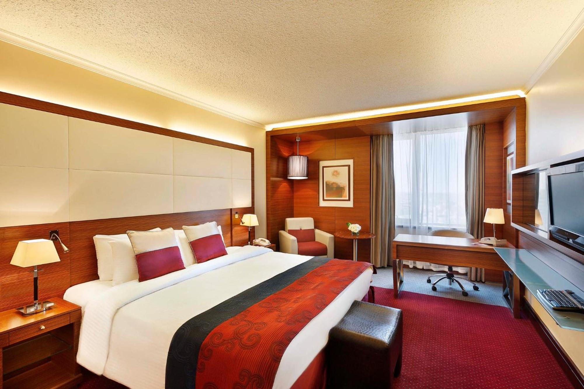 Отель Crowne Plaza Amman By Ihg Экстерьер фото