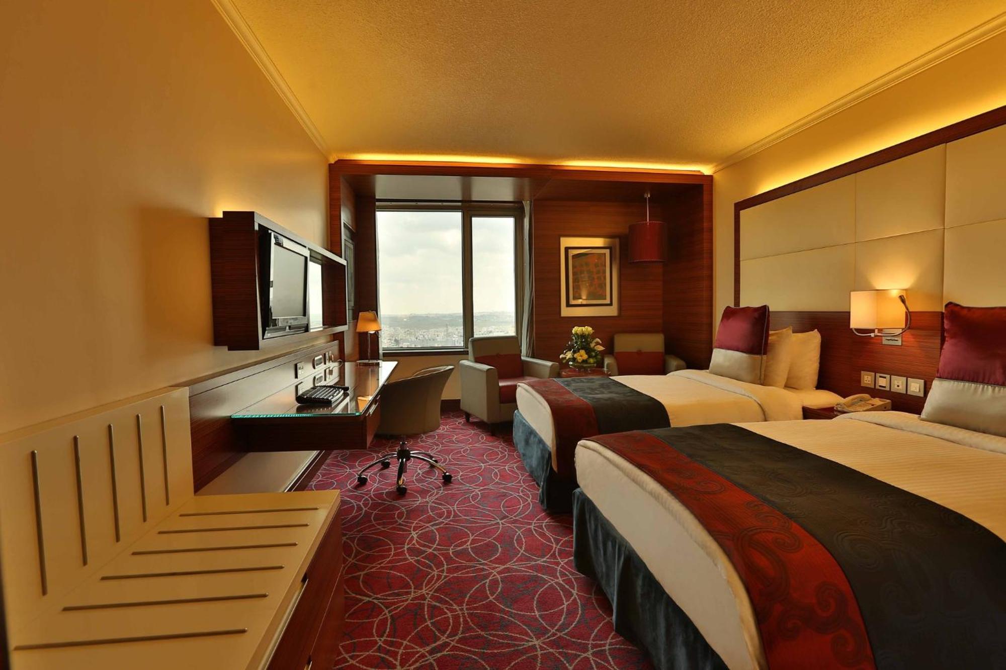Отель Crowne Plaza Amman By Ihg Экстерьер фото
