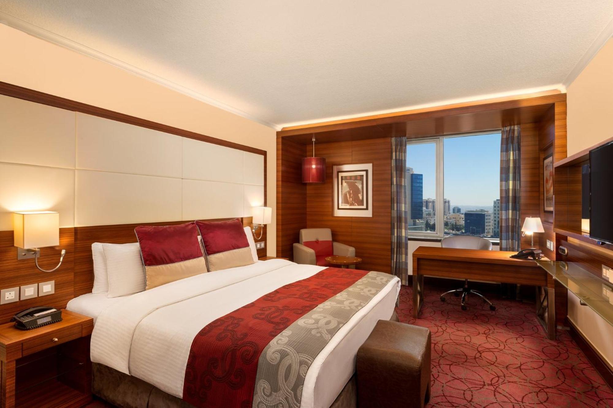 Отель Crowne Plaza Amman By Ihg Экстерьер фото