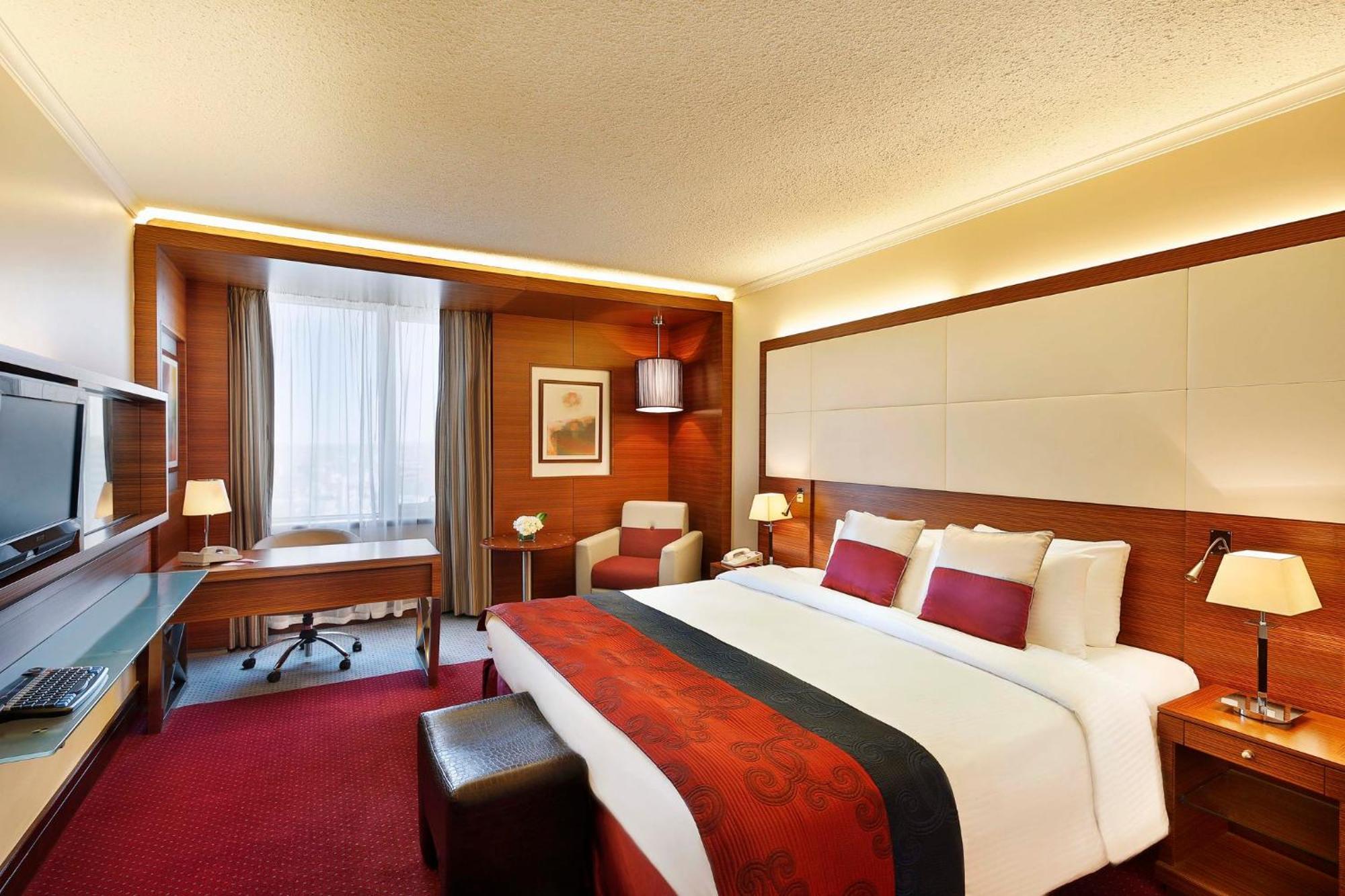 Отель Crowne Plaza Amman By Ihg Экстерьер фото